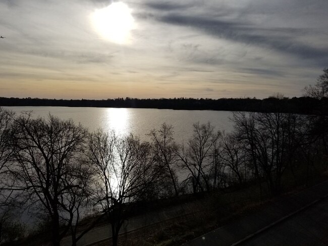 Foto del edificio - Large two bedroom top floor Condo....over ...