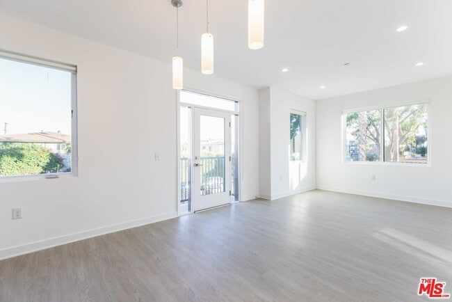 Foto del edificio - 843 Wilcox Ave