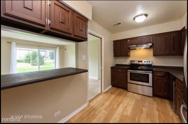Building Photo - 9397 Bay Colony Dr