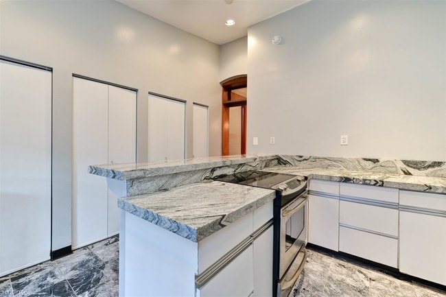 Building Photo - 2 br, 1 bath Apartment - 1824 13th St NW # 4M