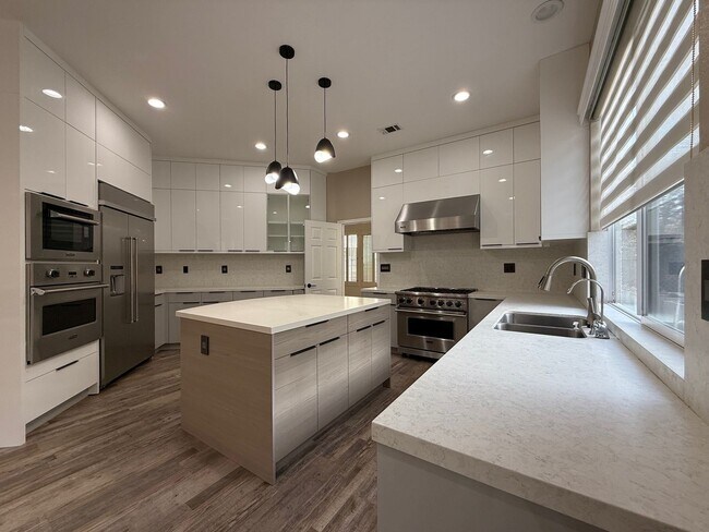 Building Photo - 20 Gonsalves Ct