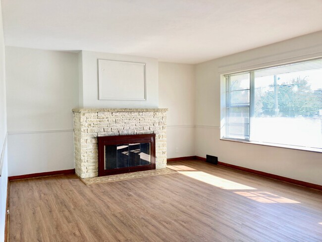 Living Room - 6315 Heege Rd