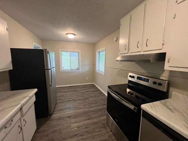 Building Photo - 528 Belmar Dr