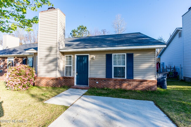 Building Photo - 171 Brenda Dr