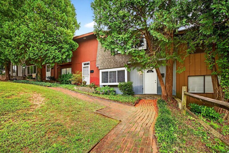 Primary Photo - 94 Woodlake Dr