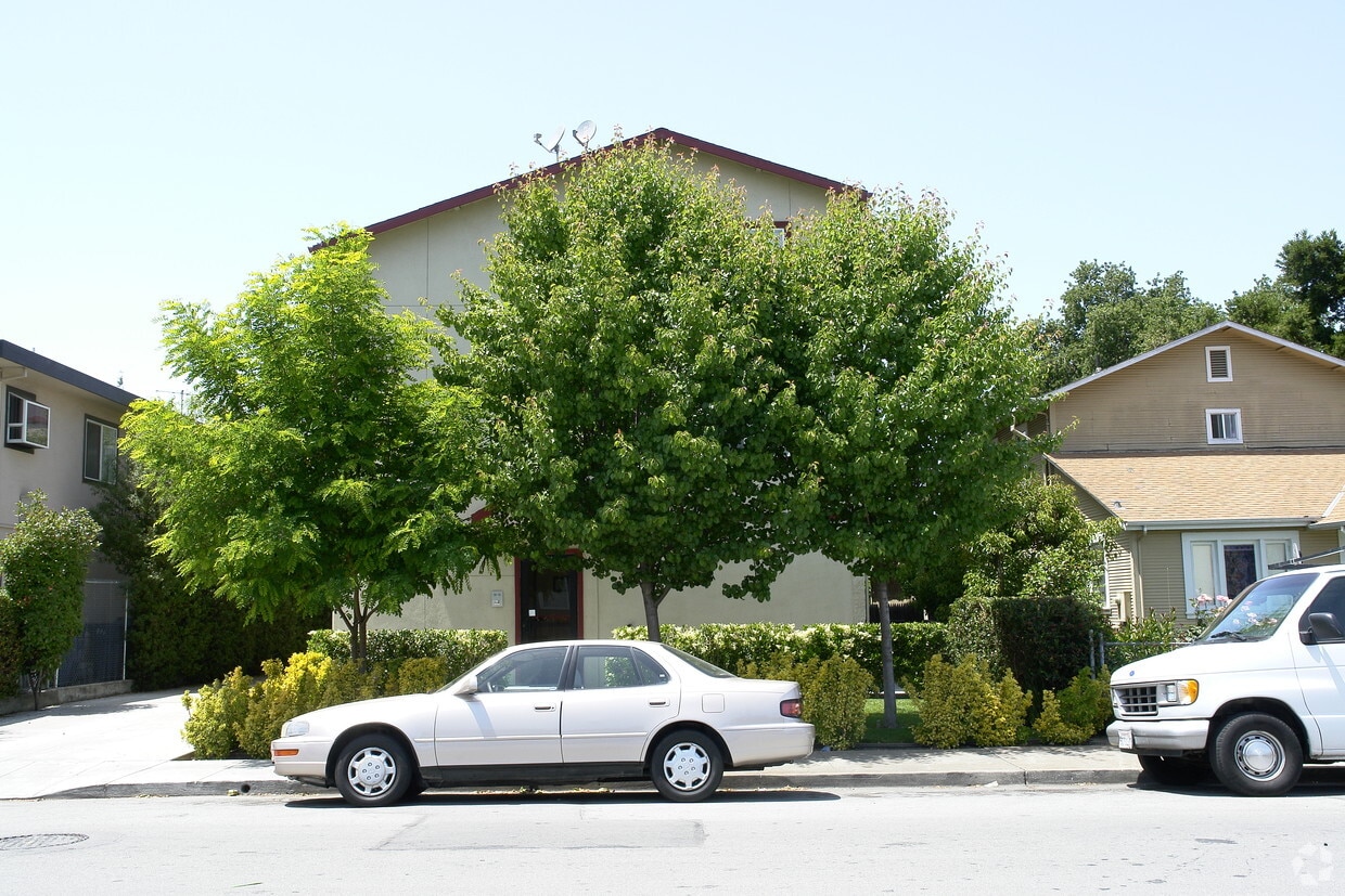 Building Photo - 373 6th Ave