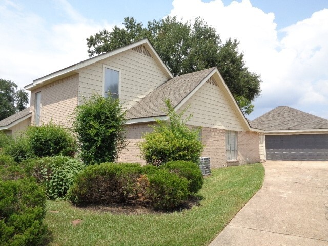 Building Photo - 14410 Muirfield Ln