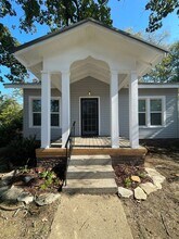 Building Photo - 2409 Kirby Ave