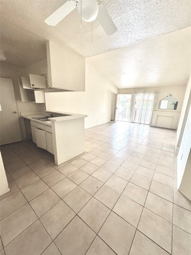 Building Photo - 717 Richcrest Dr