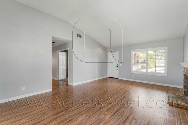 Foto del edificio - Charming 4-Bedroom, 2 Bath Home with Open ...