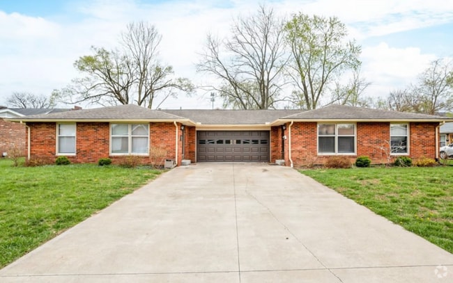 Building Photo - 3819 1/2 Camelot Ln