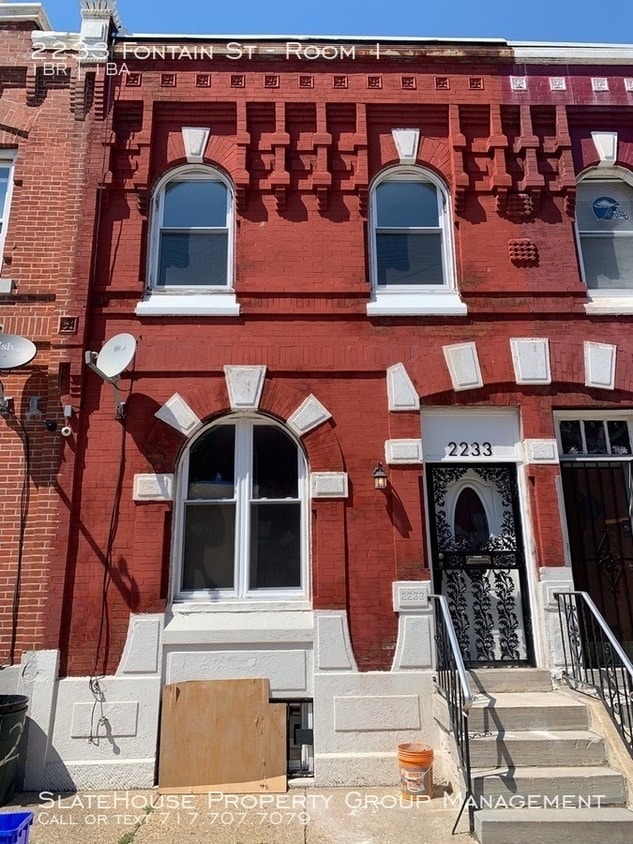 Primary Photo - 2233 Fontain St