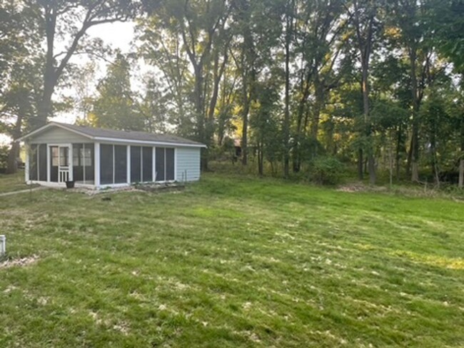 Building Photo - Cute 2 Bedroom Home in West Bloomfield