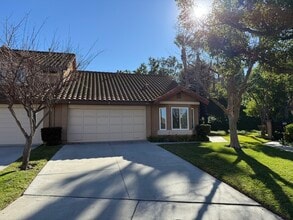 Building Photo - 641 S Iron Horse Ln