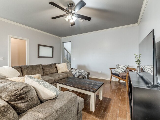 Foto del edificio - Charming 2-Bedroom Townhouse: Comfort and ...