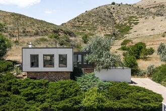 Building Photo - 2020 Mt Zion Dr