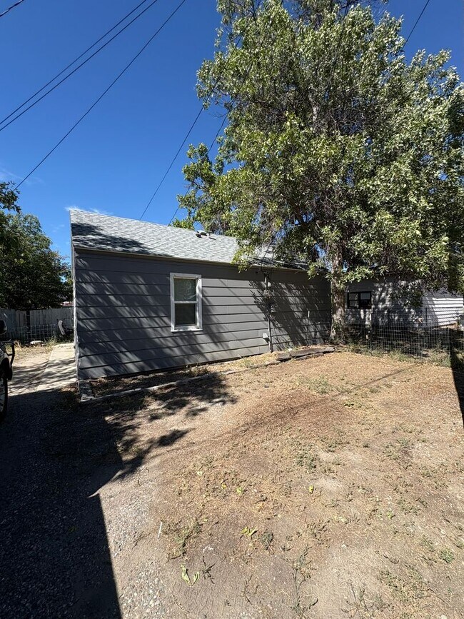 Building Photo - 511 1/2 7th Avenue