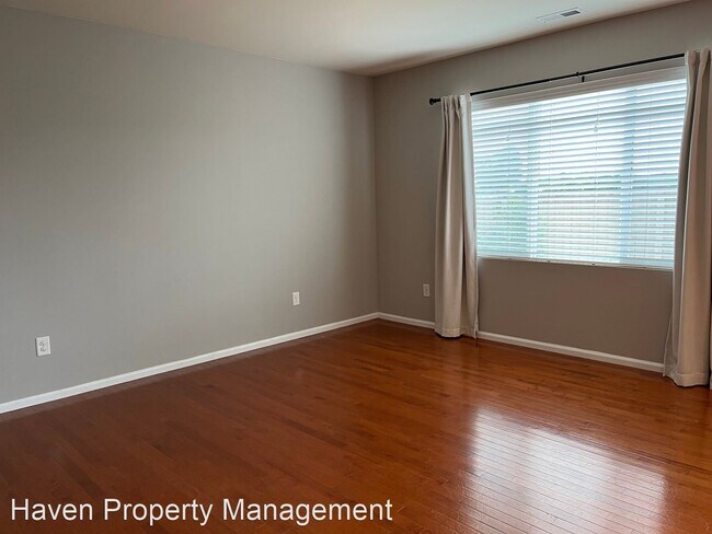 Building Photo - 4 br, 2.5 bath House - 5420 Discovery St E