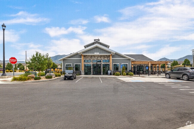 Centro de arrendamiento - Ridgeline Parkway Apartments
