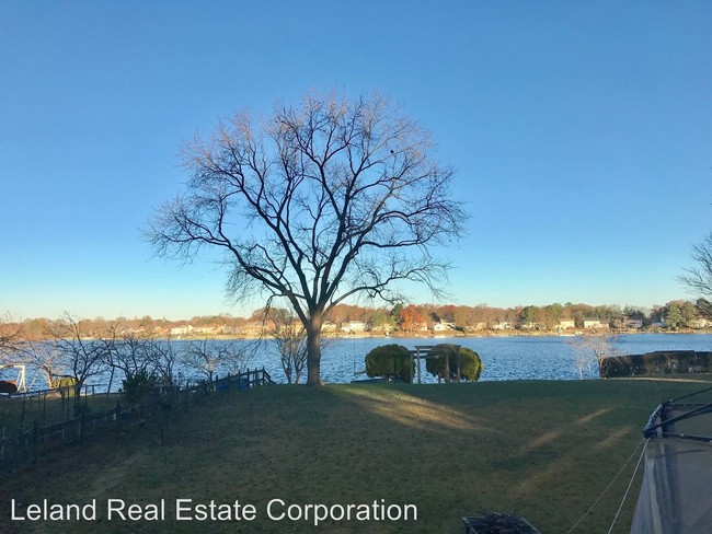 Building Photo - 1441 Lake James Dr
