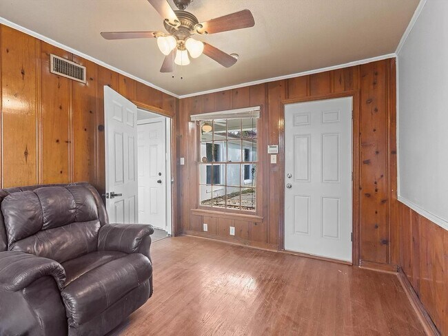 Foto del edificio - 1330 Graham Dr