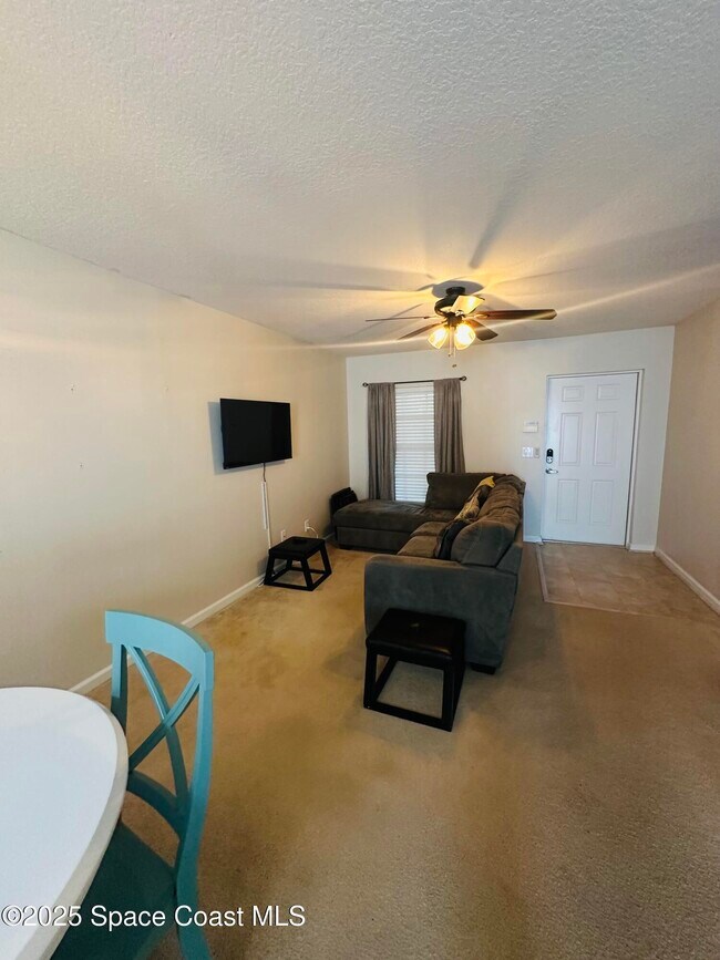 Building Photo - 890 Luminary Cir