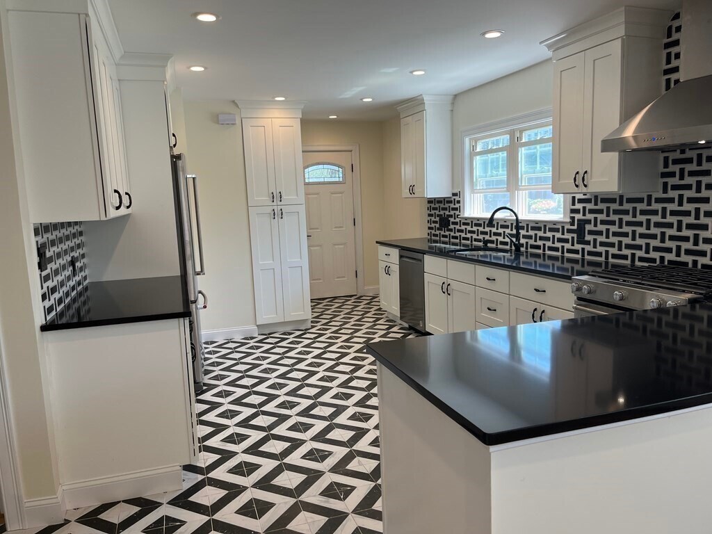 Foto principal - 8 Lyman Ave