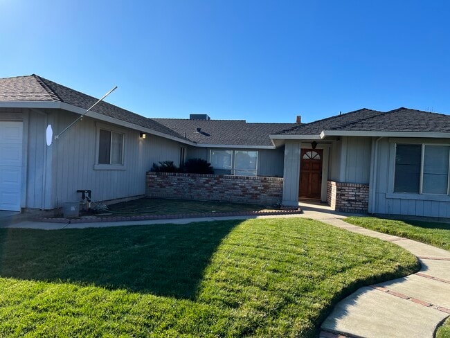 Building Photo - 801 Foxfire Dr