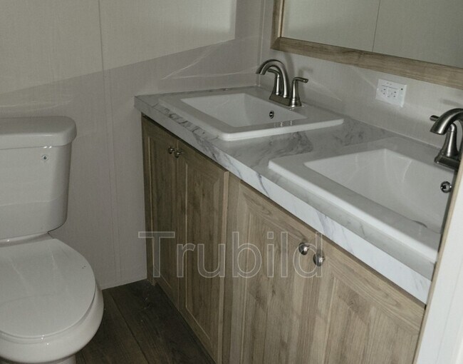 Foto del edificio - 1764 Gilmore St
