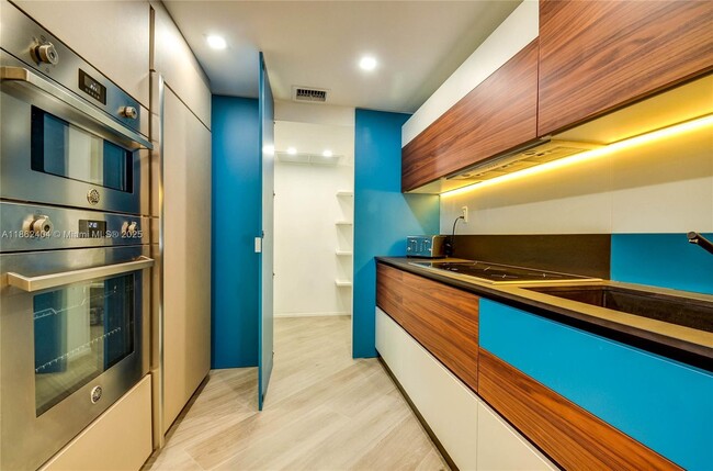 Foto del edificio - 5255 Collins Ave