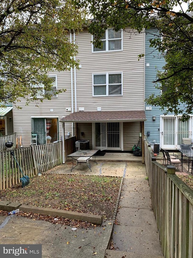 Primary Photo - 1325 Belmont St NW