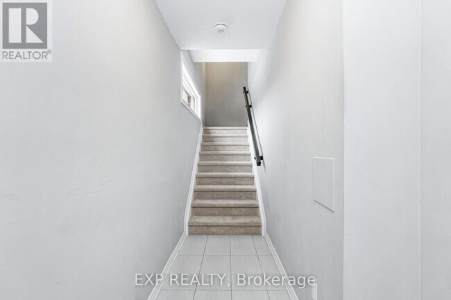 Building Photo - 635 Makwa Private