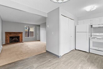 Building Photo - 8311-8315-8315 SE 17th Ave