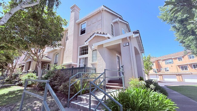 Building Photo - Bright and Airy 3BD/2.5BA Townhouse in Shadowhawk Community, Danville- Available NOW!