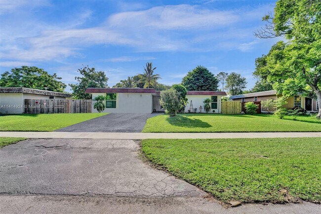 Foto del edificio - 7804 NW 73rd Ave