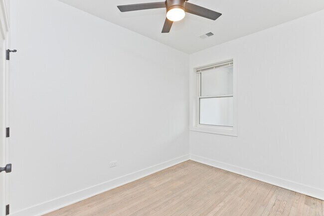 Foto del edificio - 2648 N Lincoln Ave