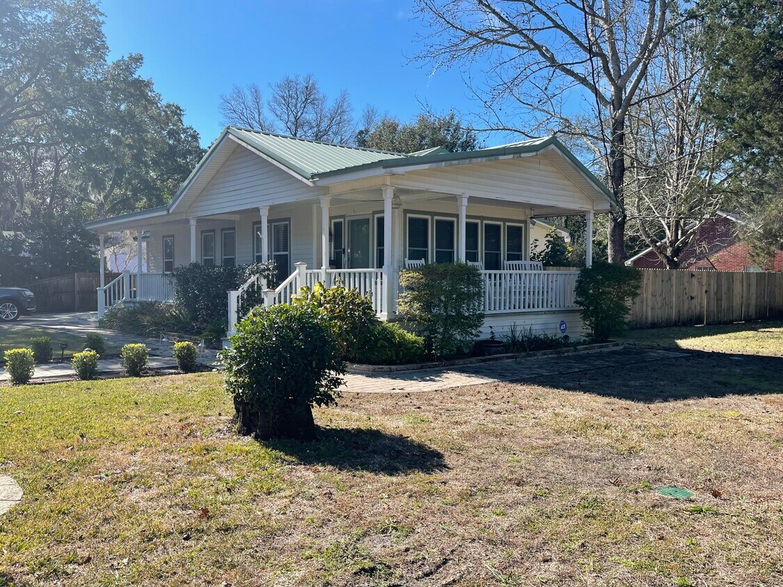 Primary Photo - 22 Bay Dr SE
