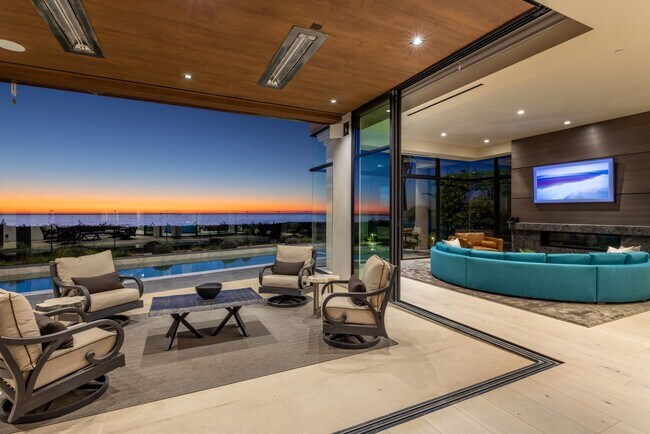 Foto del edificio - Luxury Coastal Escape w/ Resort-Style Amenities & Stunning Views
