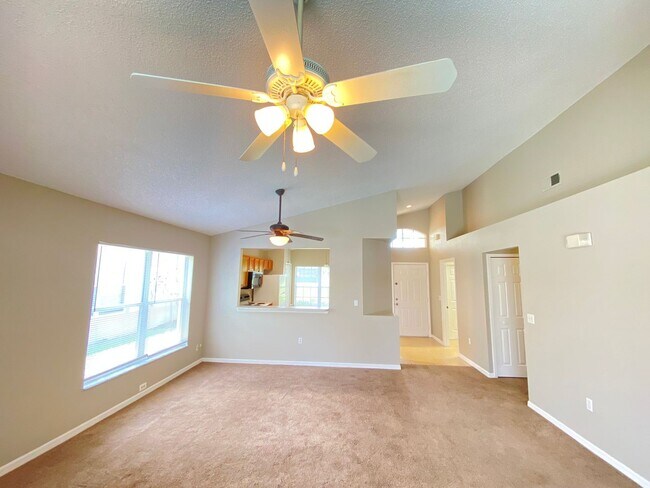 Foto del edificio - 3 Bed / 2 bath home in Davenport with pool...