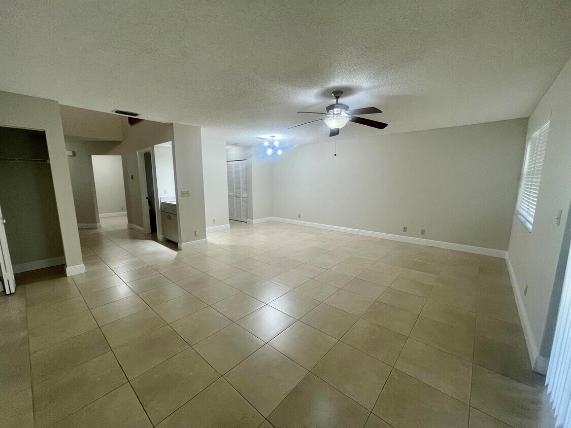 Foto principal - 12220 Sag Harbor Ct