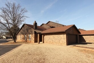 Building Photo - 4700 Hemlock Ln