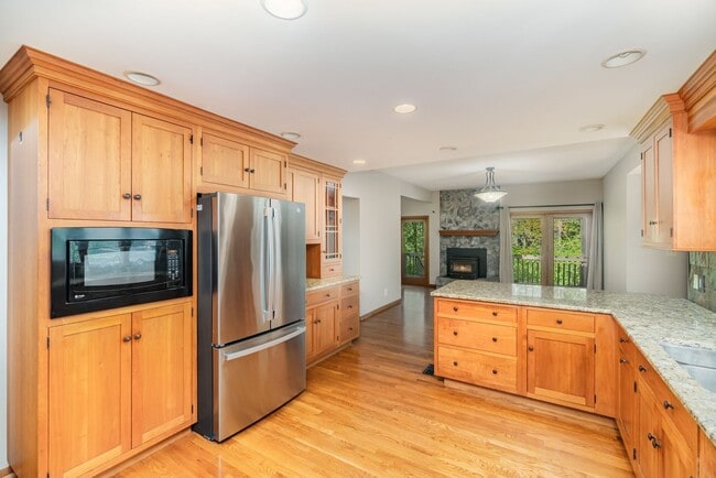 Building Photo - Stunning 4-Bedroom Home with 5 Full Baths + Hot Tub, Wooded Retreat