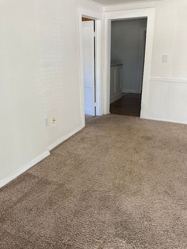 Photo - MAY AVAILABILITY ! Adorable 2 bedroom 1 ba... House