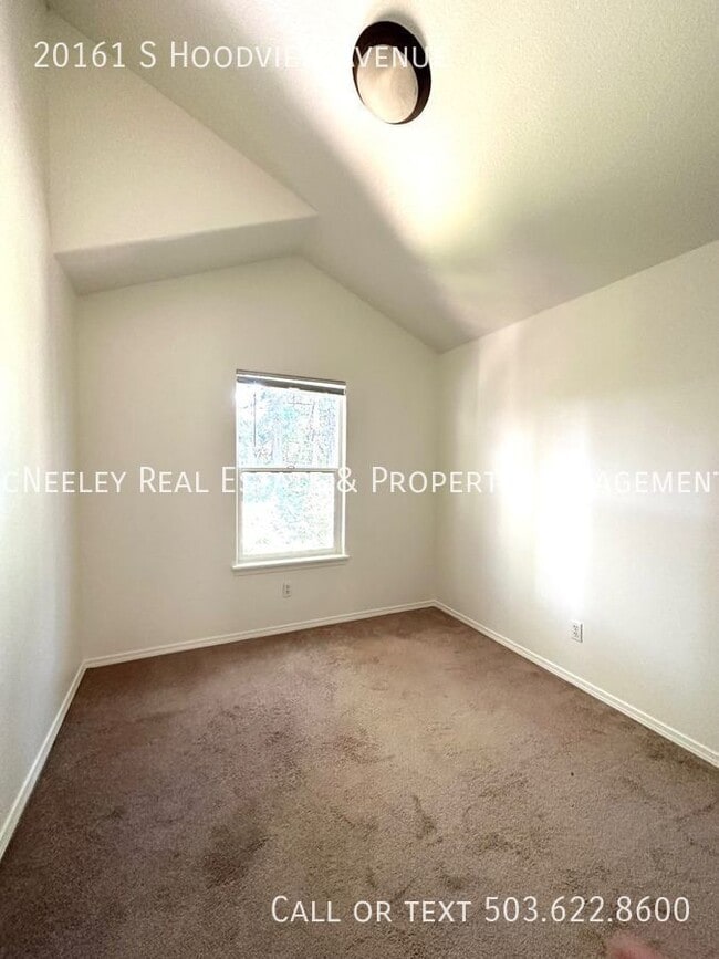 Building Photo - CLEAN WEST LINN 3BR TOWNHOME!