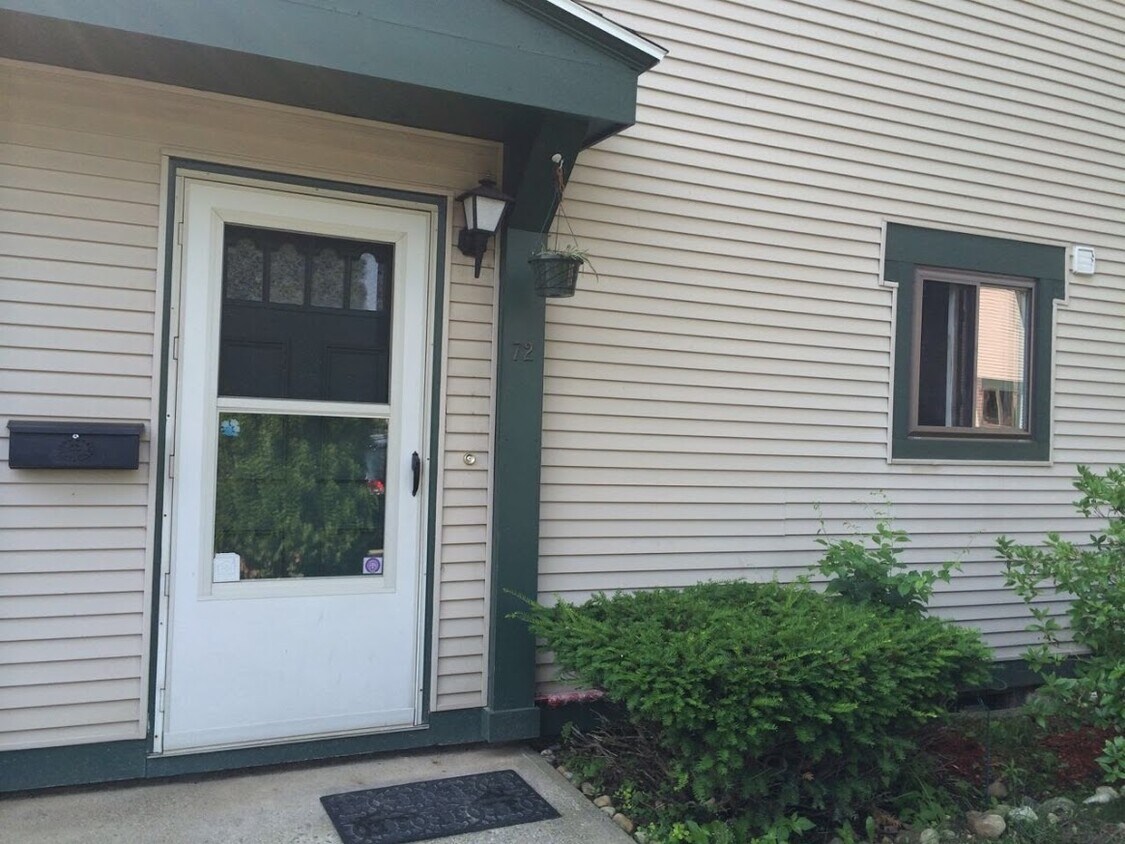 Foto principal - 170 E Hadley Rd