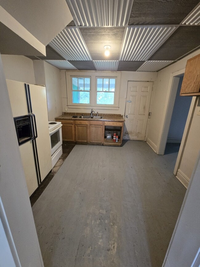 Building Photo - 1925 Foster Ave