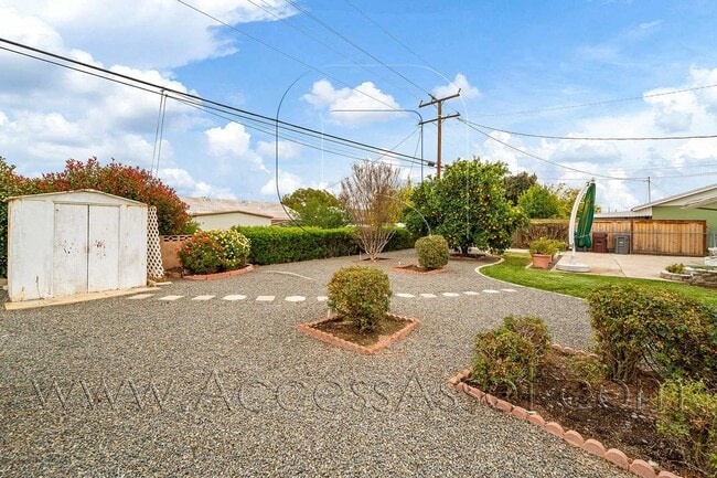 Building Photo - Gorgeous 3 Bed/2 Bath Home In Menifee Civic 55+ Community!