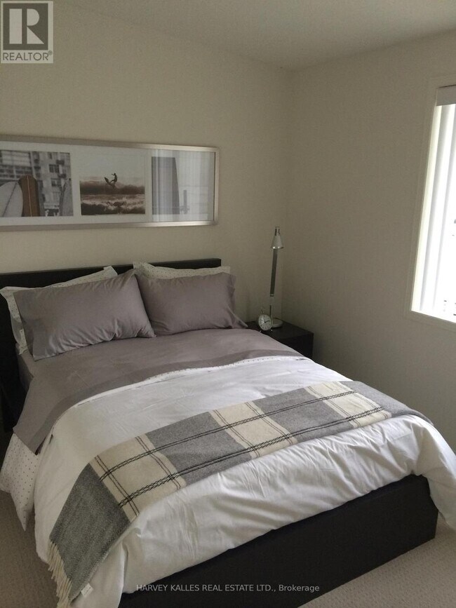 Photo du bâtiment - 1961 Victoria Park Ave