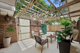Building Photo - 406 4th Terrace