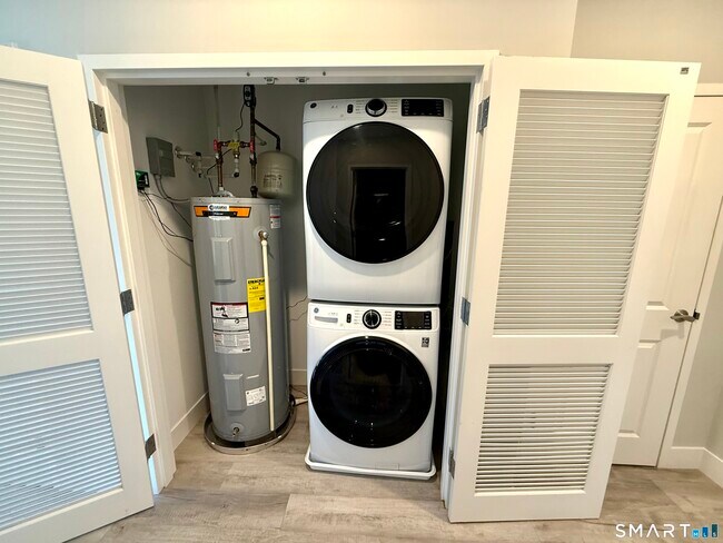 Foto del edificio - 502 Howe Ave